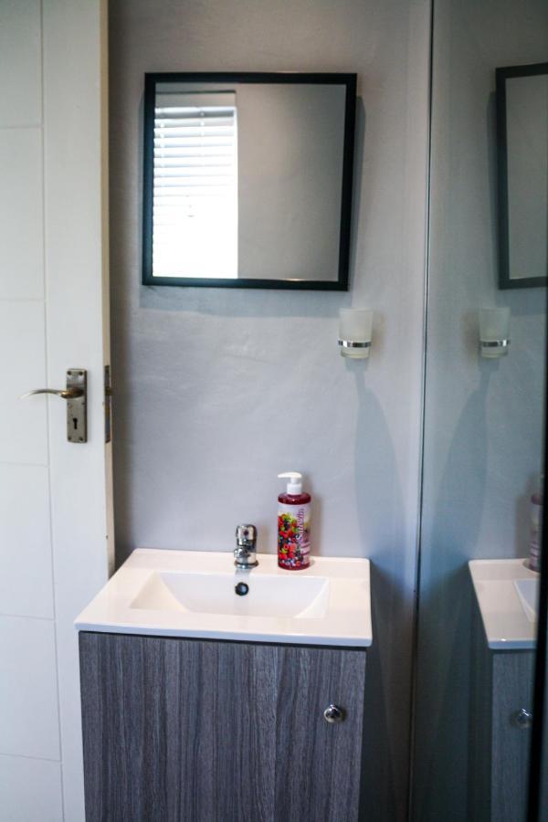 Jade Equestrian Apartment พอร์ตเอลิซาเบธ ภายนอก รูปภาพ